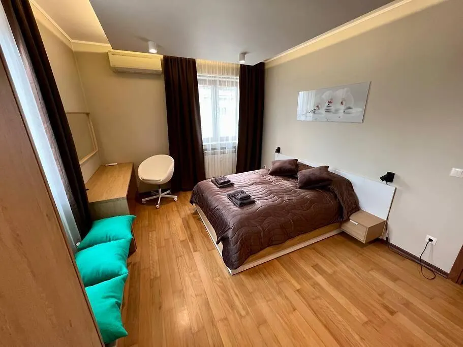 Location ! Location ! Location ! City Garden View Oak Apartment ソフィア