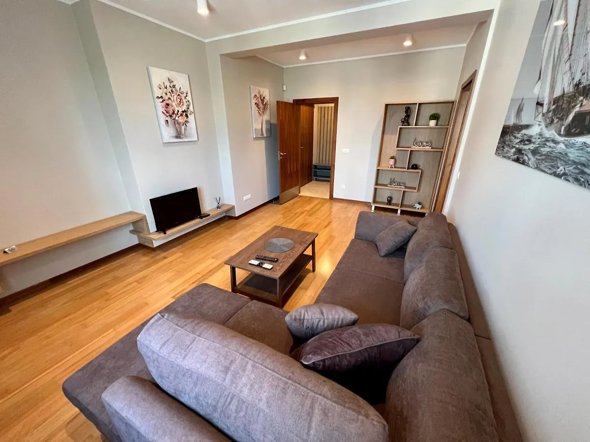 Location ! Location ! Location ! City Garden View Oak Apartment ソフィア